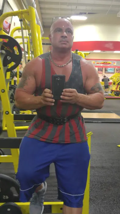 Retro Fitness Picture 3