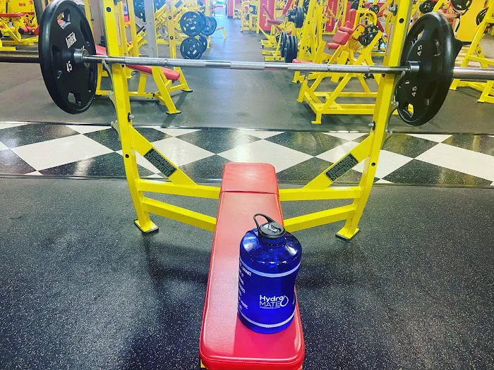 Retro Fitness Picture 7