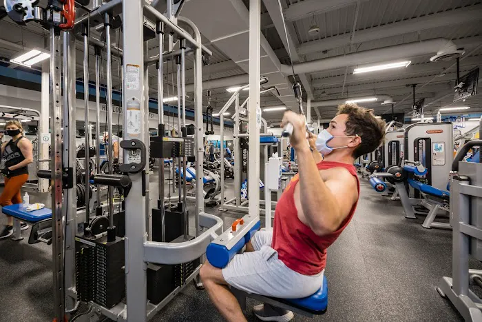 Crunch Fitness - Stanhope Picture 10