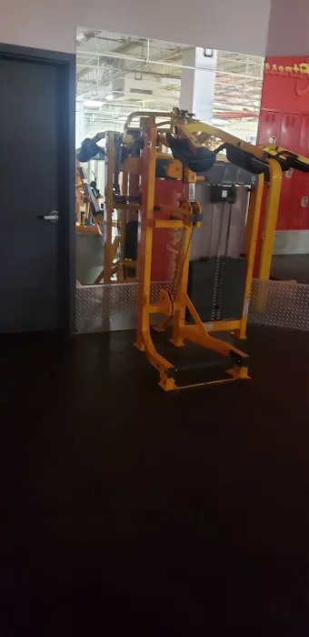 Retro Fitness Picture 10