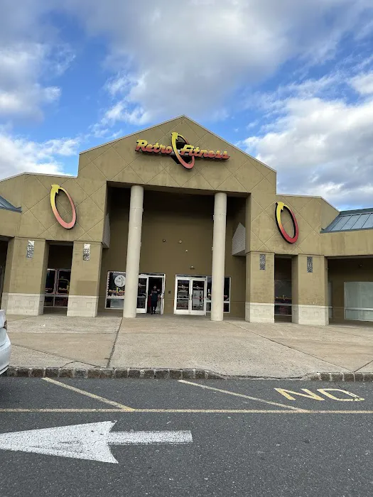 Retro Fitness Picture 7