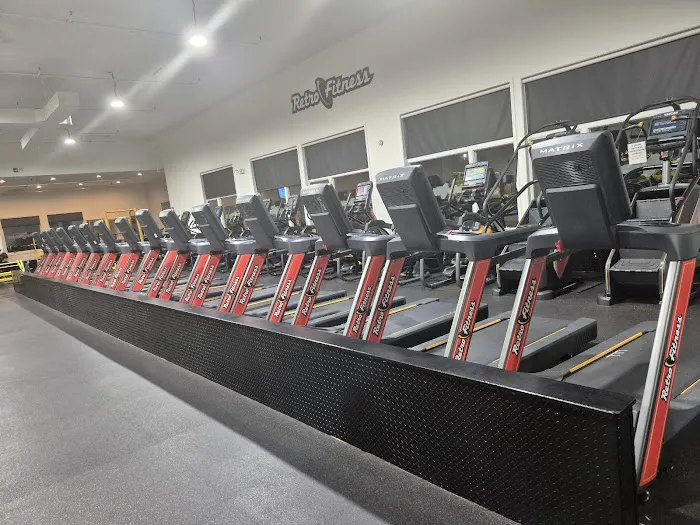 Retro Fitness Picture 3