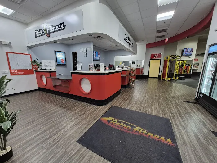 Retro Fitness Picture 6