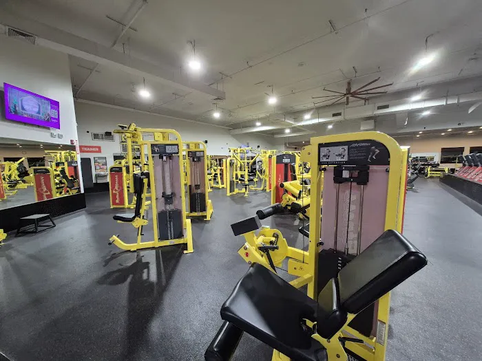 Retro Fitness Picture 9