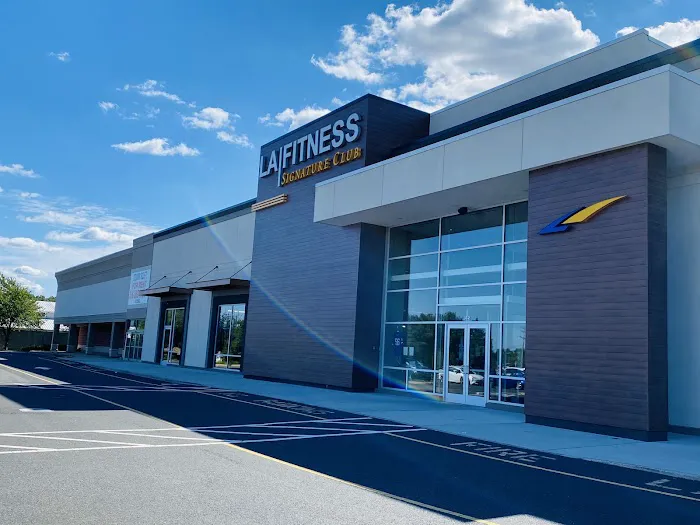 LA Fitness Picture 8