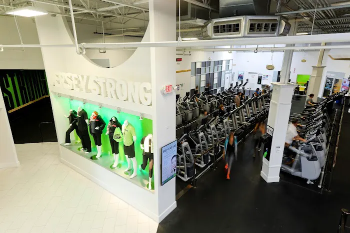 Crunch Fitness - Wall Township Picture 9