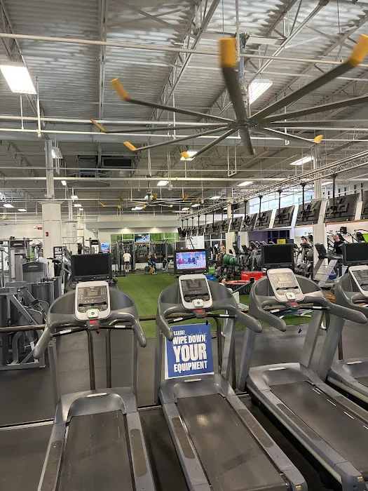 Crunch Fitness - Wall Township Picture 6