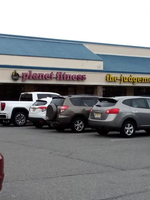 Planet Fitness Picture 10