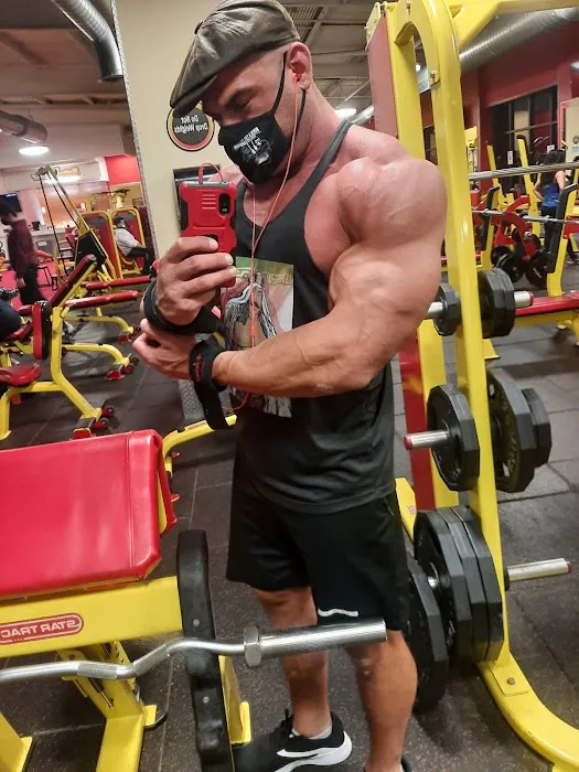 Retro Fitness Picture 8