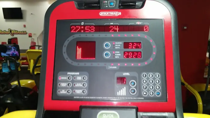 Retro Fitness Picture 7