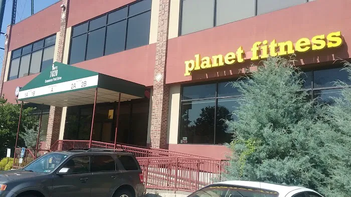 Planet Fitness Picture 9