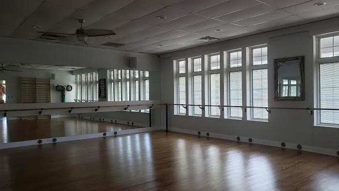 Karma Barre & Yoga Studio and Boutique Picture 3