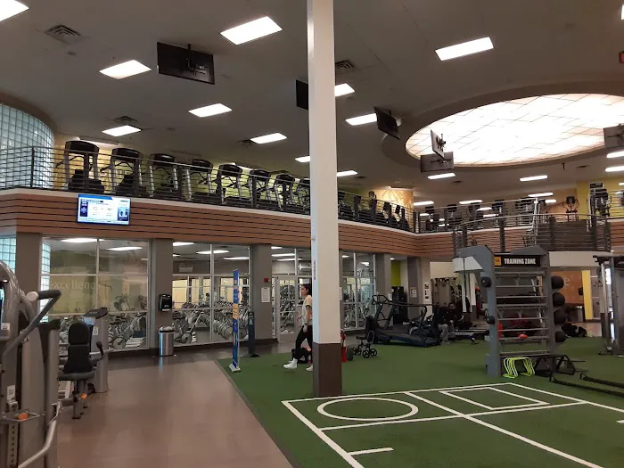 LA Fitness Picture 1