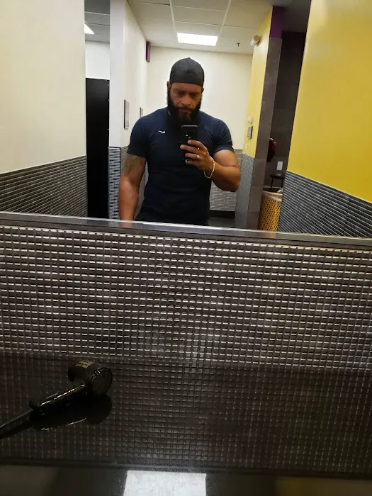 Planet Fitness Picture 7
