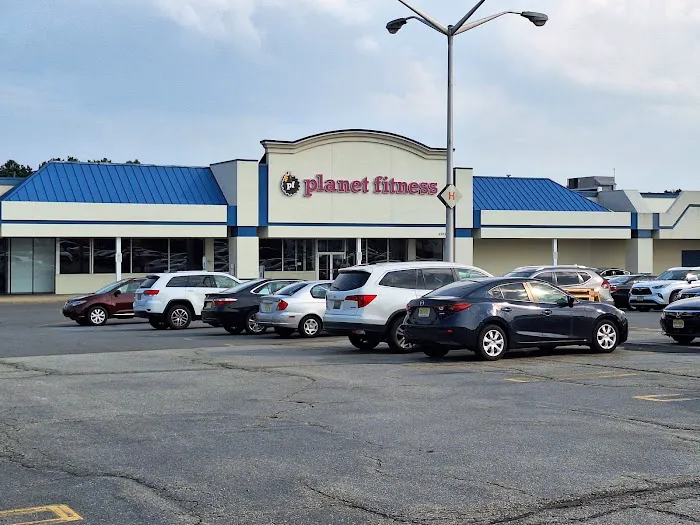 Planet Fitness Picture 9