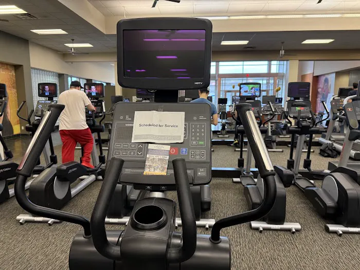 LA Fitness Picture 6