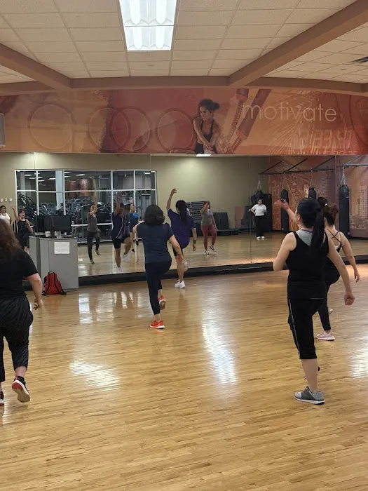 LA Fitness Picture 9