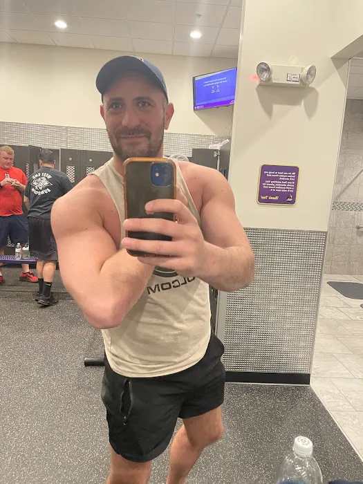 Planet Fitness Picture 5