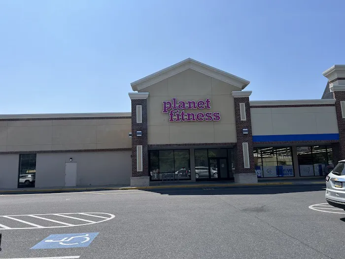 Planet Fitness Picture 1