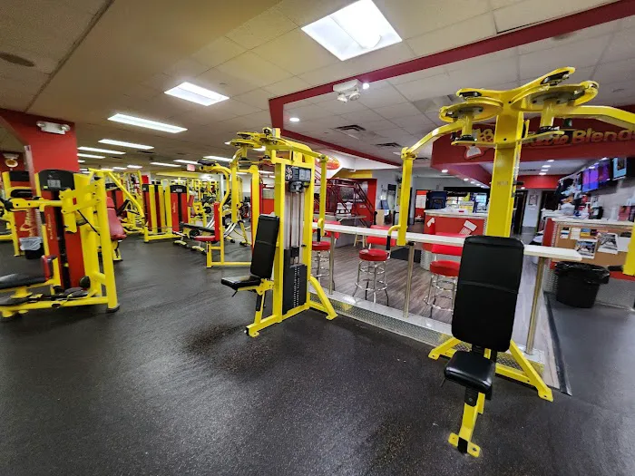 Retro Fitness Picture 7