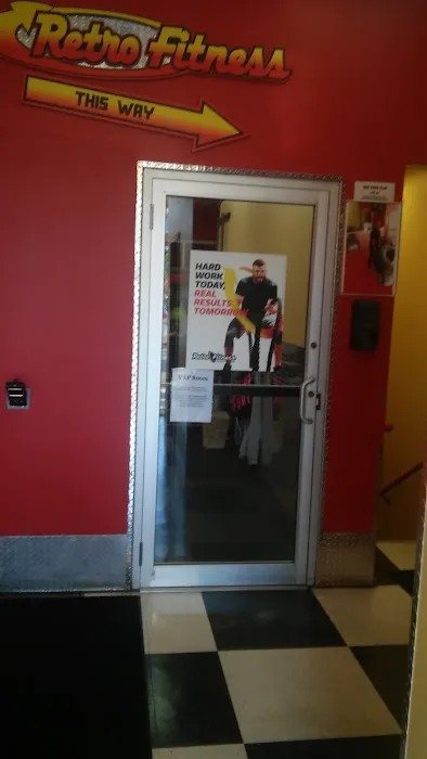 Retro Fitness Picture 2