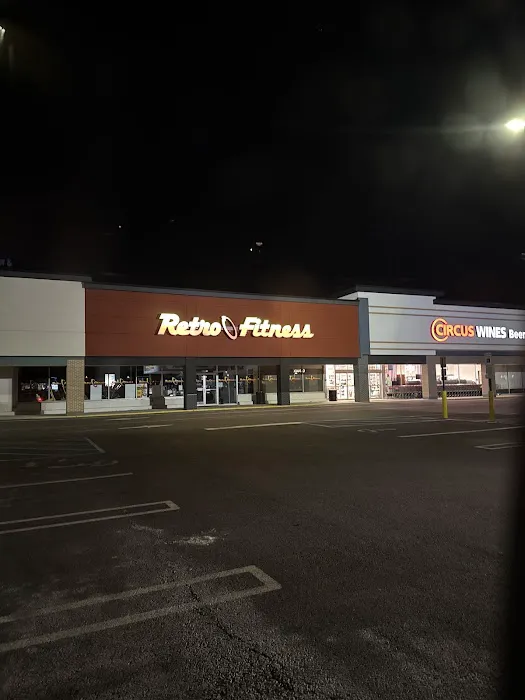 Retro Fitness Picture 2