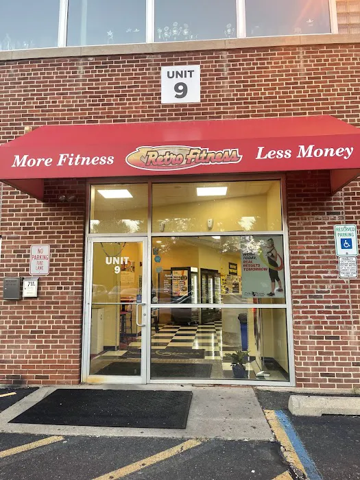 Retro Fitness Picture 6
