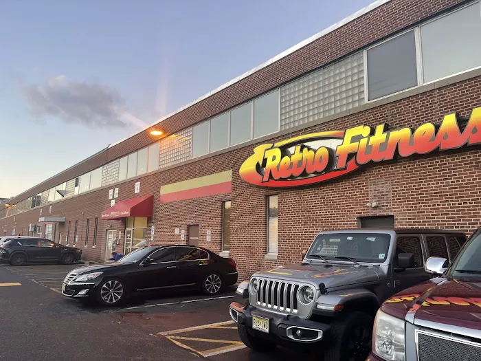 Retro Fitness Picture 9