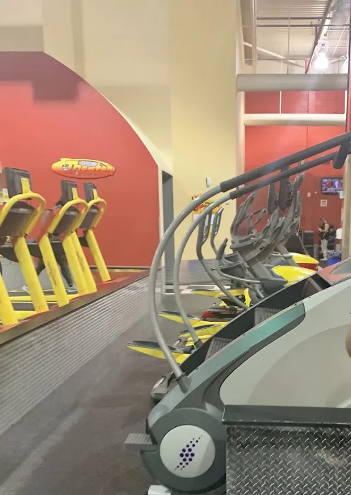 Retro Fitness Picture 2