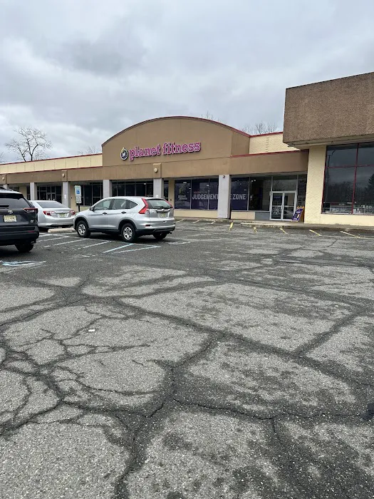 Planet Fitness Picture 7