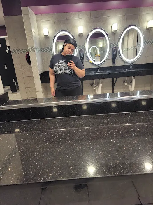 Planet Fitness Picture 7
