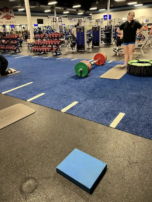 Crunch Fitness - Middletown Picture 1
