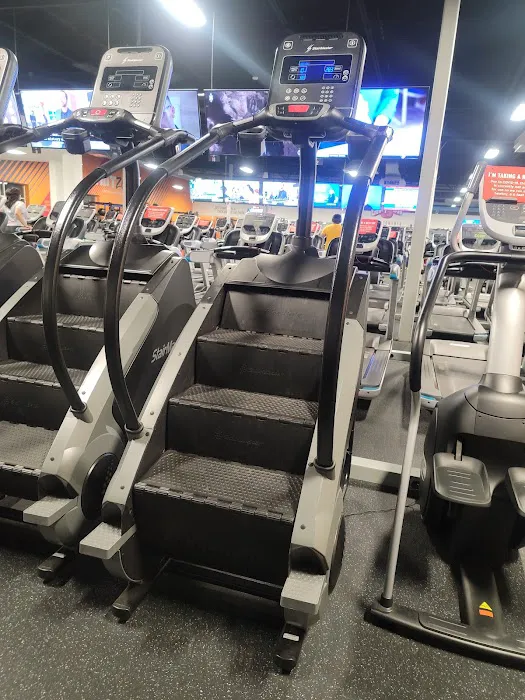 Crunch Fitness - Middletown Picture 8