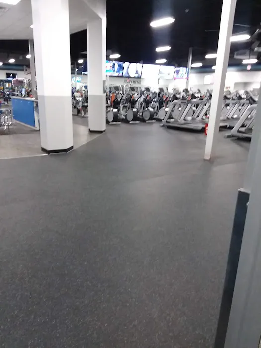 Crunch Fitness - Middletown Picture 9