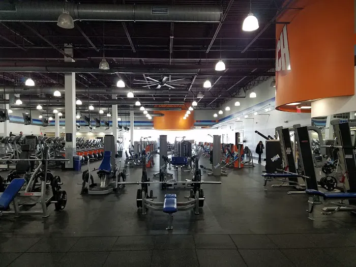 Crunch Fitness - Woodbridge Picture 6