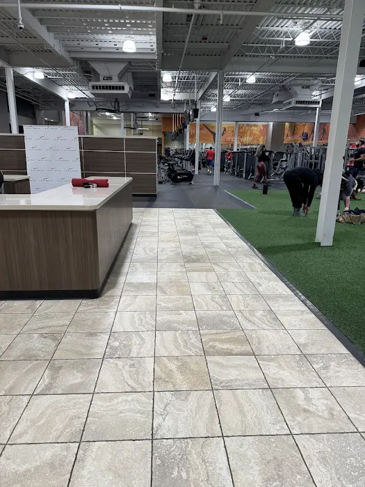 LA Fitness Picture 9