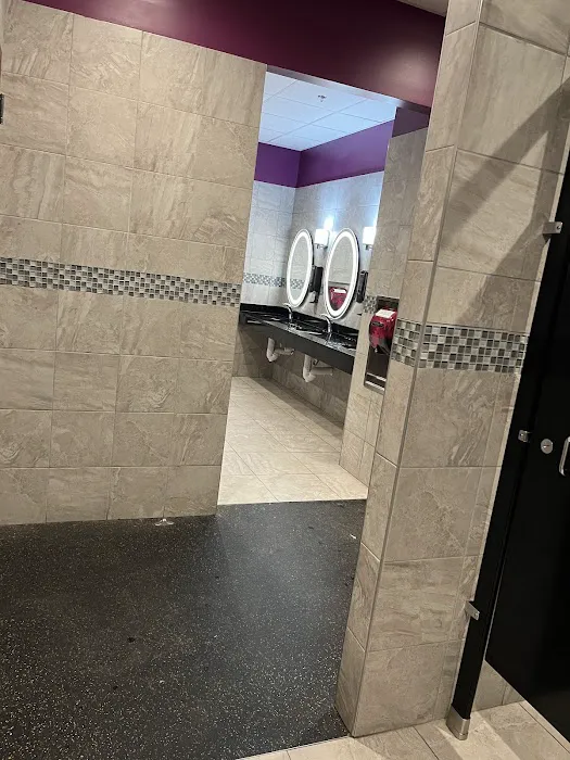 Planet Fitness Picture 10