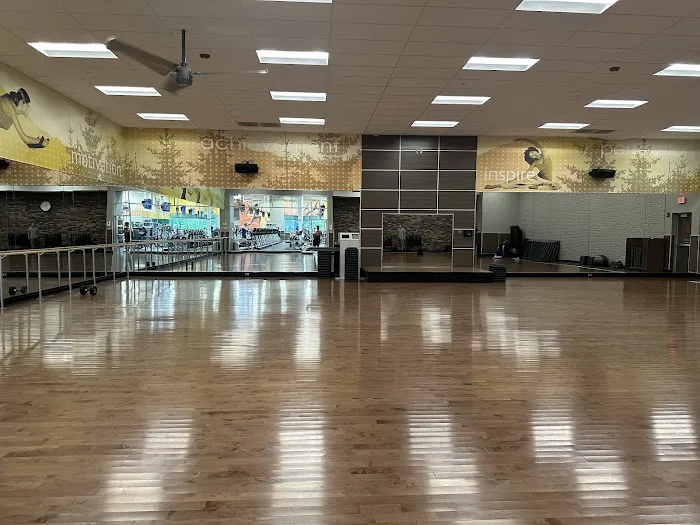 LA Fitness Picture 9