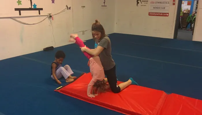 splits gymnastics Picture 1