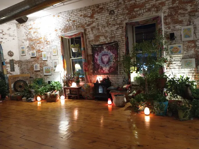Vishnu's Couch Yoga Studio Picture 2