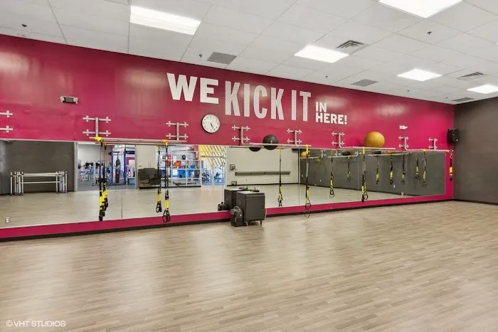 Crunch Fitness - Garwood Picture 1