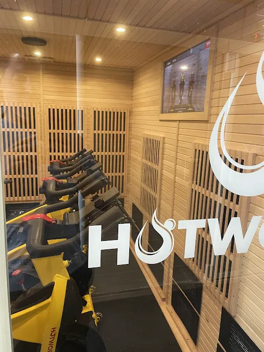 HOTWORX - Livingston, NJ - Town Center Picture 3