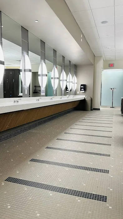 LA Fitness Picture 9