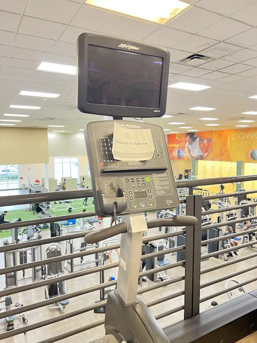 LA Fitness Picture 7