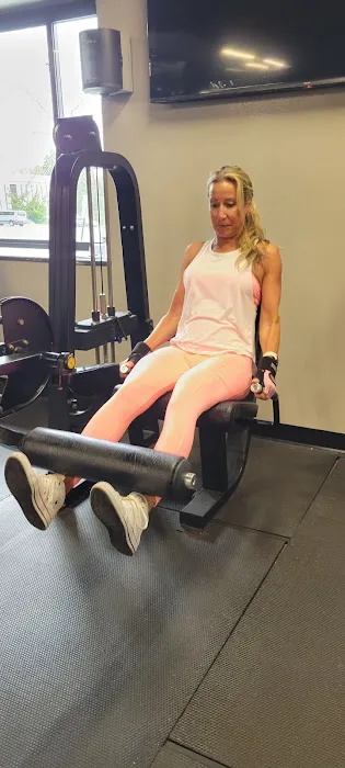 Figures & Physiques Personal Training Studio Picture 5