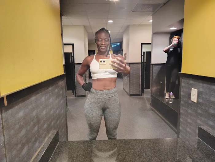 Planet Fitness Picture 10