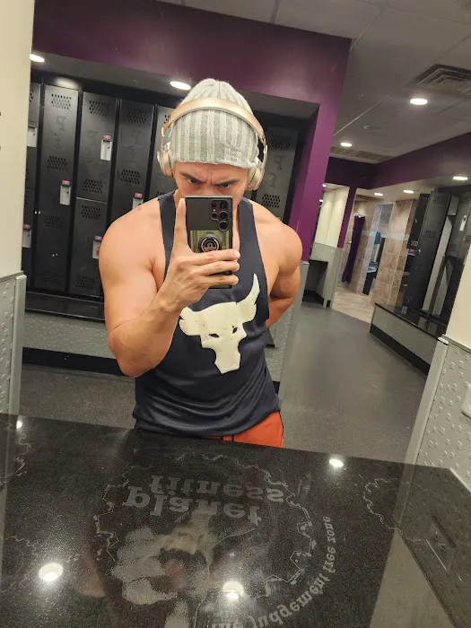 Planet Fitness Picture 9