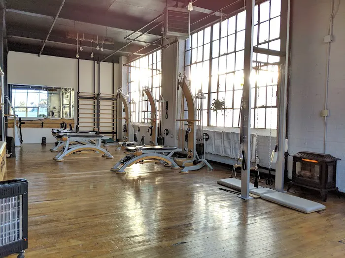 Physique Kingston Picture 2