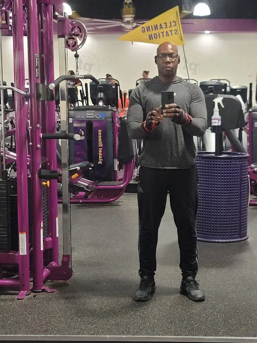 Planet Fitness Picture 9