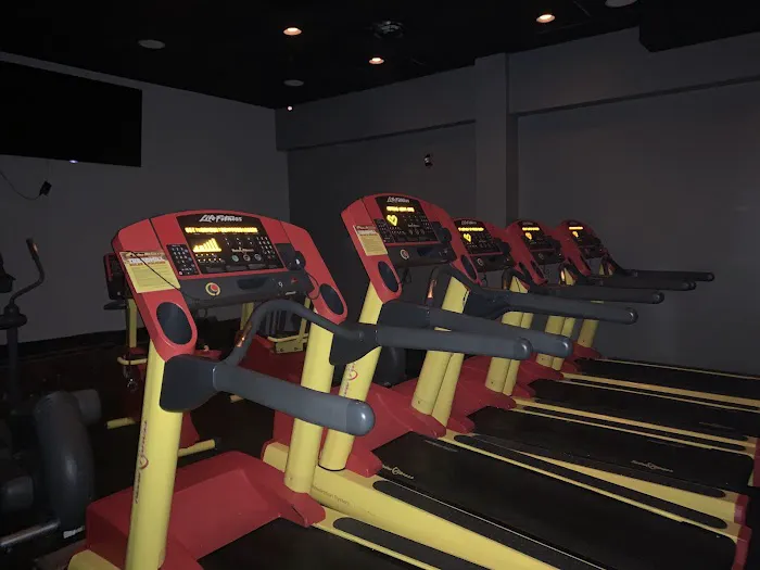 Retro Fitness Picture 2